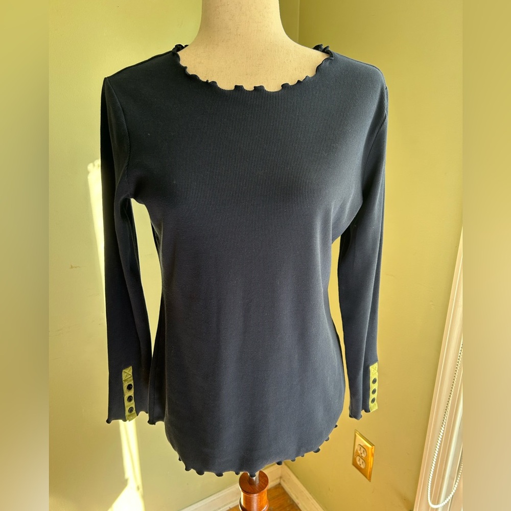 Matilda Jane Woman’s S long sleeve navy top. Lettuce edge. Contrast edge/buttons